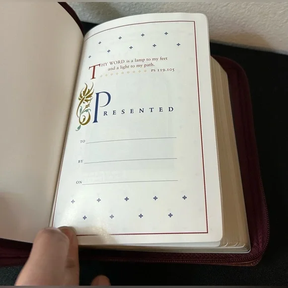 The Holy Bible Revised Standard Version Catholic Edition. Zipper Case Bible. - Picture 5 of 13